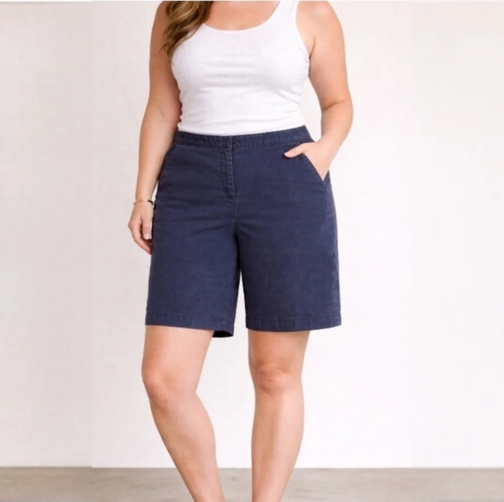 Izod Dark Blue Women's Bermuda Shorts Size 16 - Picture 1 of 9